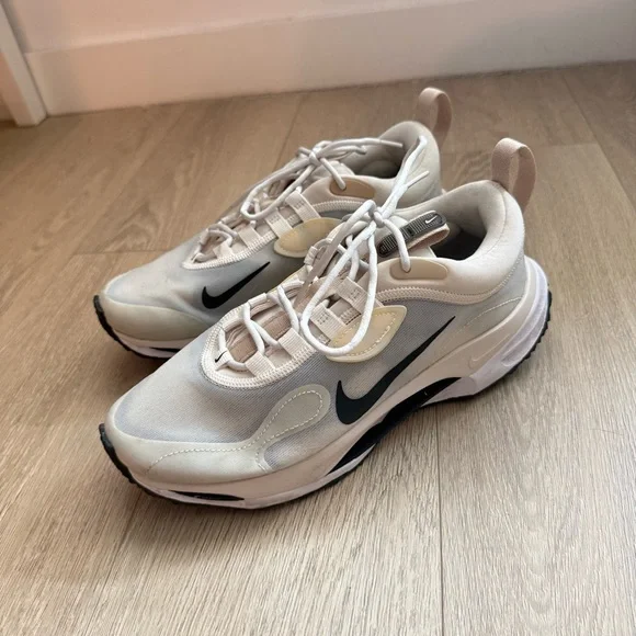 Nike Spark Women's Sneakers LIKE NEW - Picture 1 of 9